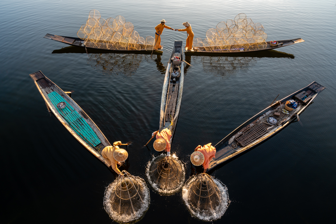 Leg-Rowing Fishermen