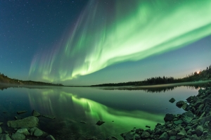 Northern lights with reflection