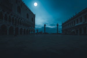 Moon in Venecia