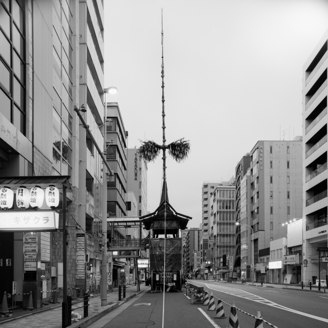 thumbnail “Yamahoko” in the Modern City