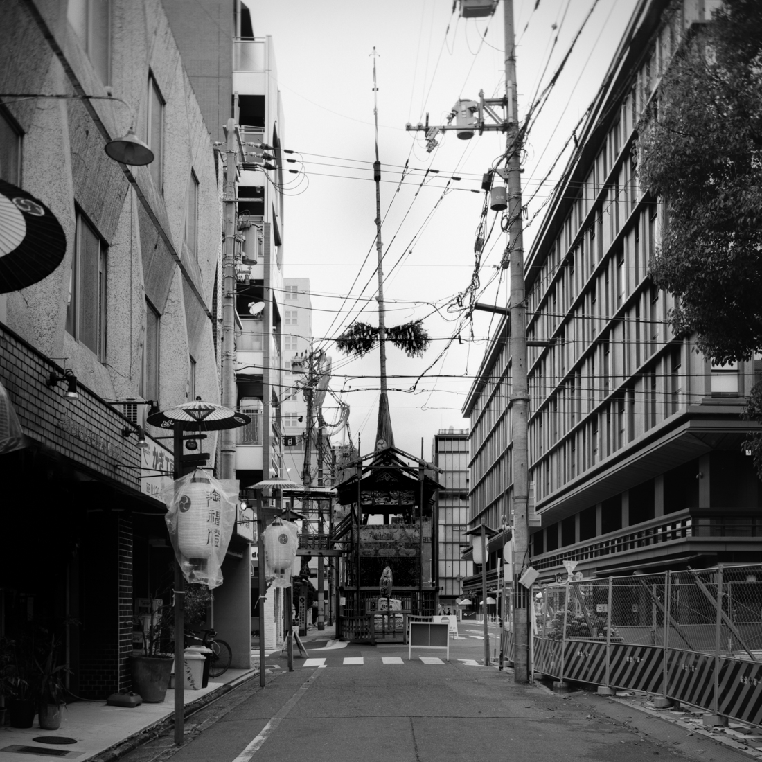 thumbnail “Yamahoko” in the Modern City