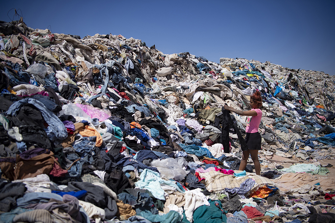 thumbnail Chile's desert dumping ground for fast fashion leftovers