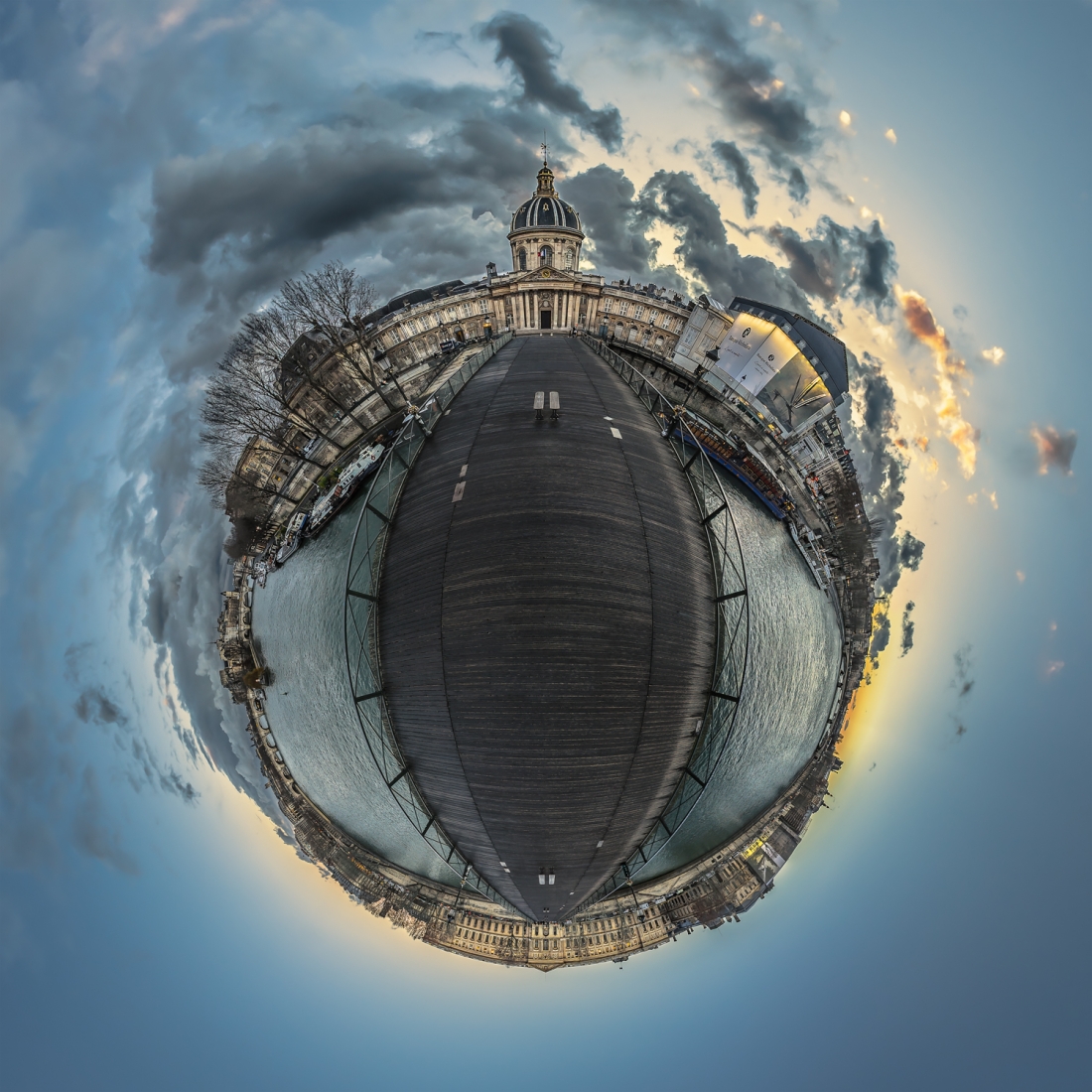 Tiny Planet-sur-Seine