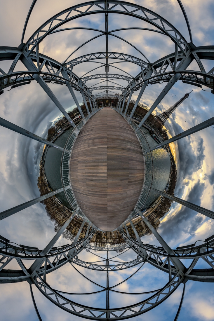 Tiny Planet-sur-Seine