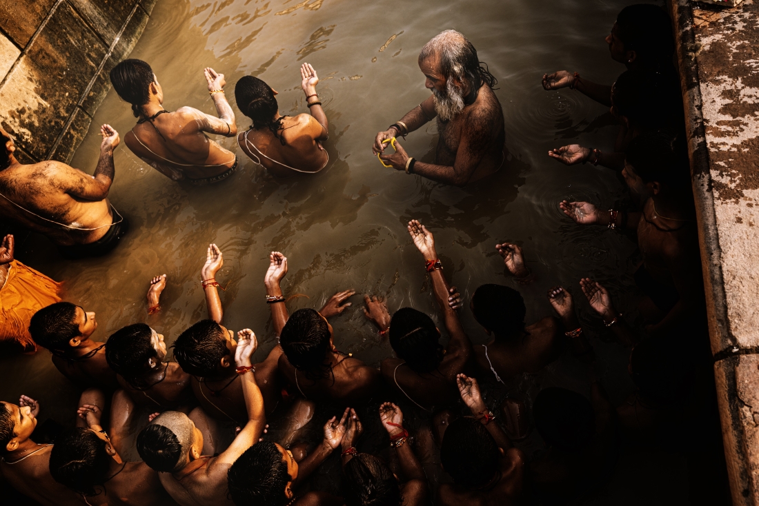 morning rites in varanasi