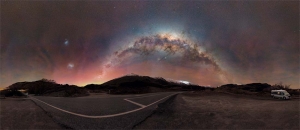 Aurora Australis and Milky Way over Treble Cone