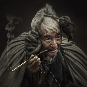 The two knots of Yi elderly